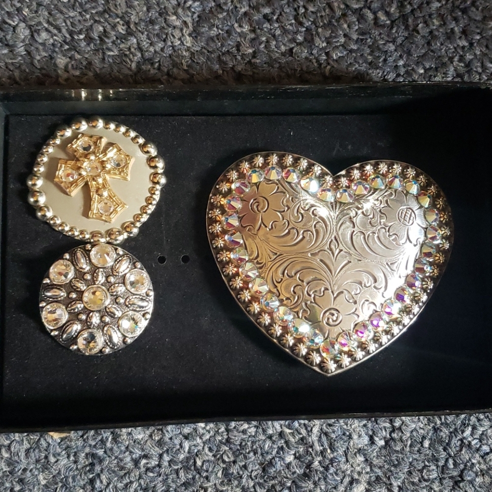 Shyanne belt buckle and motif